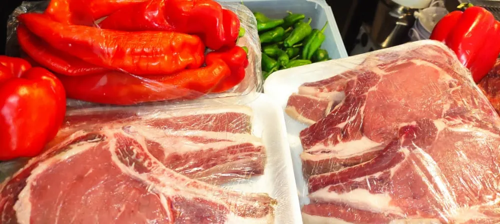 Chuletas de novillo y pimientos